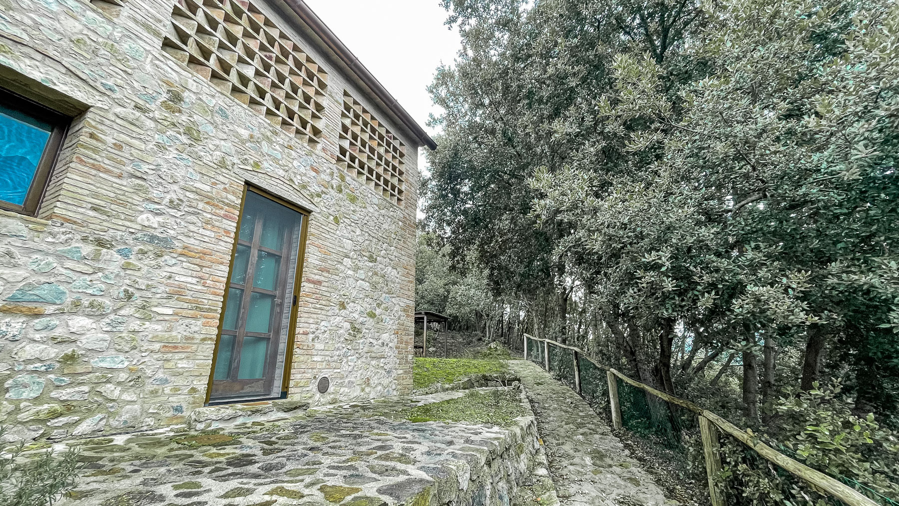 Big Image 33